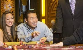 Tampilan live casino dealer langsung dengan kualitas gambar HD dan antarmuka pengguna modern